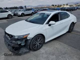 2022 Toyota Camry Hybrid SE z VIN 4T1S31AK3NU582189, wystawiony jako Copart lot #80406405 z przebiegiem 155 850 mil mil oraz Szkoda całkowita • Salvage title. Historia ofert i sprzedaży dostępna na DreamBid. Obrazek 1.