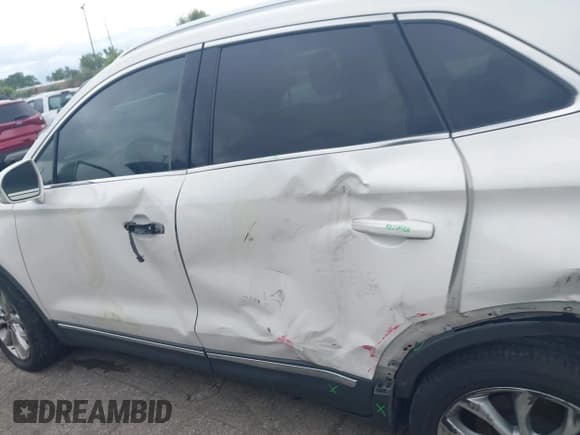 ✅ 2016 Lincoln MKC Select • VIN: 5LMCJ2D96GUJ18127 • Lot: 43033059. Listed on IAAI with 120,174 mi. Free auction sales archive from the USA and detailed vehicle history report at DreamBid. Image 14.