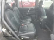 ✅ 2013 Toyota Highlander Plus • VIN: 5TDZK3EH3DS128026 • Лот: 71488565. Опубликован ранее на Copart с пробегом 217 461 миль. Бесплатный доступ к архиву аукционных продаж из США и подробный отчёт об истории автомобиля на DreamBid. Изображение 11.