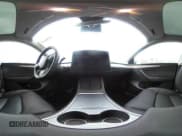 ✅ 2024 Tesla Model Y • VIN: 7SAYGDEDXRF019531 • Lot: 43566181. Wystawiony na IAAI z przebiegiem 10 542 mil. Bezpłatny archiwum sprzedaży aukcyjnych z USA i szczegółowy raport historii pojazdu na DreamBid. Zdjęcie 19.