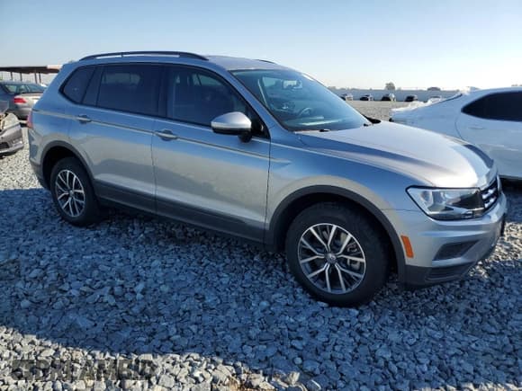 ✅ 2021 Volkswagen Tiguan S • VIN: 3VV1B7AX3MM107874 • Лот: 82626275. Опубликован ранее на Copart с пробегом 40 322 миль. Бесплатный доступ к архиву аукционных продаж из США и подробный отчёт об истории автомобиля на DreamBid. Изображение 4.