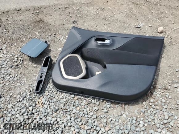 ✅ 2017 Jeep Renegade Latitude • VIN: ZACCJABB0HPF37648 • Лот: 70269605. Опубликован ранее на Copart с пробегом 146 075 миль. Бесплатный доступ к архиву аукционных продаж из США и подробный отчёт об истории автомобиля на DreamBid. Изображение 13.