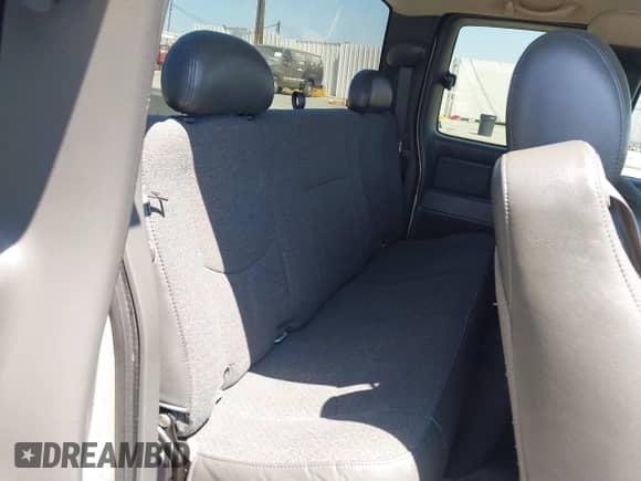 ✅ 2005 Chevrolet Silverado 1500 LS • VIN: 1GCEC19Z55Z339828 • Lot: 42303915. Wystawiony na IAAI z przebiegiem 90 509 mil mil. Skorzystaj z bezpłatnego archiwum sprzedaży aukcyjnych z USA i zobacz szczegółowy raport historii pojazdu na DreamBid. Zdjęcie 8.