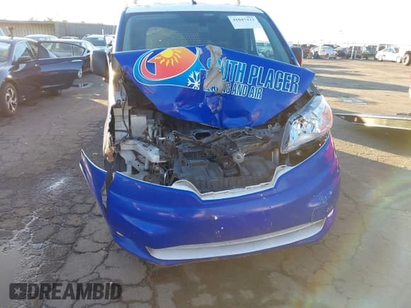 ✅ 2020 Nissan NV200 S • VIN: 3N6CM0KN4LK696673 • Lot: 41047423. Wystawiony na IAAI z przebiegiem 120 237 mil. Bezpłatny archiwum sprzedaży aukcyjnych z USA i szczegółowy raport historii pojazdu na DreamBid. Zdjęcie 6.