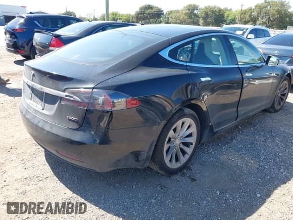 ✅ 2019 Tesla Model S 75D • VIN: 5YJSA1E2XKF306309 • Лот: 40461958. Опубликован ранее на IAAI с пробегом 38 987 миль. Бесплатный доступ к архиву аукционных продаж из США и подробный отчёт об истории автомобиля на DreamBid. Изображение 4.