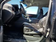 ✅ 2019 Cadillac Escalade ESV Standard • VIN: 1GYS3GKJ5KR219334 • Lot: 64301395. Wystawiony na Copart z przebiegiem 196 642 mil. Bezpłatny archiwum sprzedaży aukcyjnych z USA i szczegółowy raport historii pojazdu na DreamBid. Zdjęcie 7.