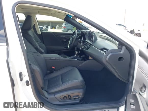 ✅ 2024 Lexus ES 300h Luxury • VIN: 58AEA1C17RU050563 • Lot: 42481783. Listed on IAAI with 6,029 mi. Free auction sales archive from the USA and detailed vehicle history report at DreamBid. Image 5.