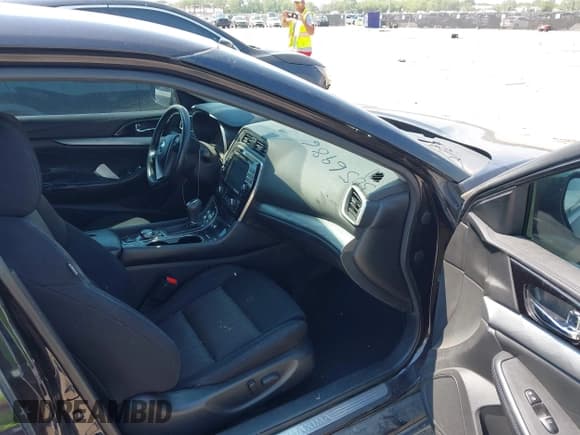 ✅ 2016 Nissan Maxima Platinum • VIN: 1N4AA6AP3GC395483 • Лот: 43056986. Опубликован ранее на IAAI с пробегом 215 470 миль. Бесплатный доступ к архиву аукционных продаж из США и подробный отчёт об истории автомобиля на DreamBid. Изображение 5.