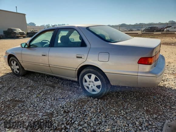 ✅ 2000 Toyota Camry LE • VIN: 4T1BG28KXYU956253 • Lot: 91483795. Wystawiony na Copart z przebiegiem 176 210 mil. Bezpłatny archiwum sprzedaży aukcyjnych z USA i szczegółowy raport historii pojazdu na DreamBid. Zdjęcie 2.