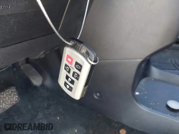 ✅ 2015 Toyota Sienna XLE • VIN: 5TDYK3DC8FS666113 • Lot: 41999037. Listed on IAAI with 179,566 mi. Free auction sales archive from the USA and detailed vehicle history report at DreamBid. Image 11.