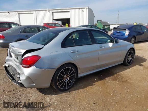 ✅ 2020 Mercedes-Benz C 300 • VIN: WDDWF8EB8LR525928 • Lot: 43356624. Wystawiony na IAAI z przebiegiem 60 529 mil. Bezpłatny archiwum sprzedaży aukcyjnych z USA i szczegółowy raport historii pojazdu na DreamBid. Zdjęcie 4.