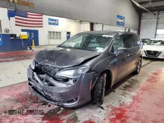 ✅ 2018 Chrysler Pacifica Hybrid Touring Plus • VIN: 2C4RC1H72JR155484 • Лот: 43018595. Опубликован ранее на Copart с пробегом 64 141 миль. Бесплатный доступ к архиву аукционных продаж из США и подробный отчёт об истории автомобиля на DreamBid. Изображение 1.