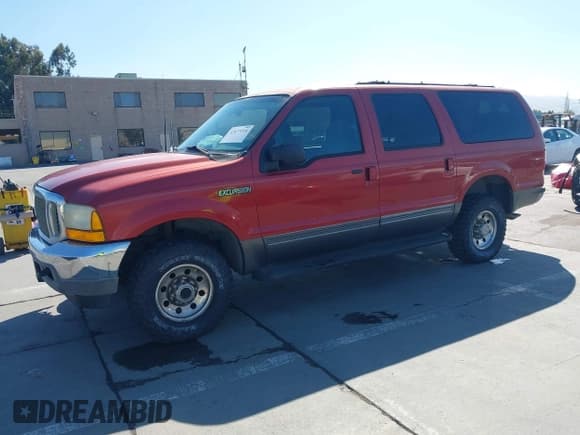 ✅ 2001 Ford Excursion XLT • VIN: 1FMNU41S11EB32749 • Lot: 42677214. Listed on IAAI with 178,624 mi. Free auction sales archive from the USA and detailed vehicle history report at DreamBid. Image 2.