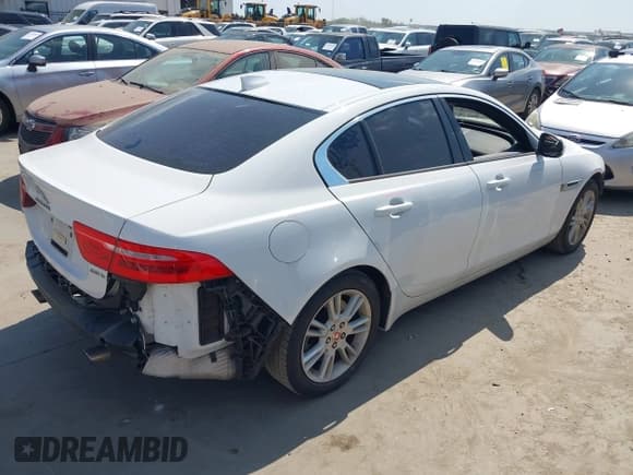 ✅ 2017 Jaguar XE 25t Premium • VIN: SAJAD4BG3HA959264 • Лот: 43197497. Опубликован ранее на IAAI с пробегом 70 996 миль. Бесплатный доступ к архиву аукционных продаж из США и подробный отчёт об истории автомобиля на DreamBid. Изображение 4.