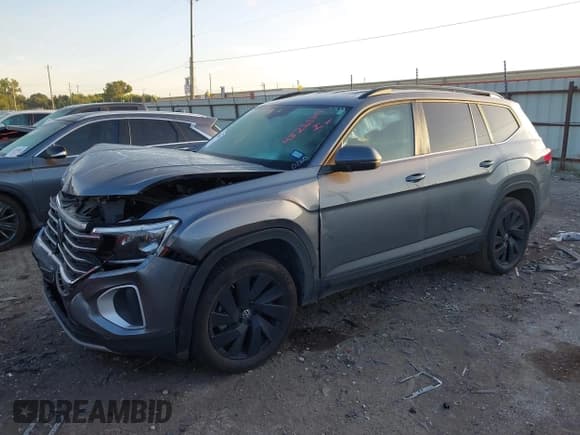 ✅ 2024 Volkswagen Atlas SE • VIN: 1V2WR2CA9RC550260 • Lot: 43268897. Listed on IAAI with 30,052 mi. Free auction sales archive from the USA and detailed vehicle history report at DreamBid. Image 2.