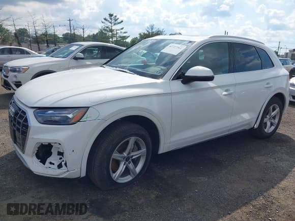 ✅ 2024 Audi Q5 Premium • VIN: WA1ABAFY8R2092133 • Lot: 42727361. Listed on IAAI with 9,638 mi. Free auction sales archive from the USA and detailed vehicle history report at DreamBid. Image 2.