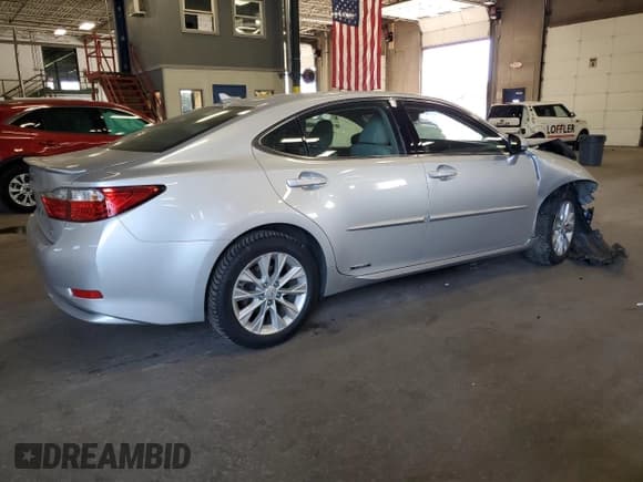 ✅ 2013 Lexus ES 300h • VIN: JTHBW1GGXD2005778 • Lot: 71071145. Wystawiony na Copart z przebiegiem Nie podano. Bezpłatny archiwum sprzedaży aukcyjnych z USA i szczegółowy raport historii pojazdu na DreamBid. Zdjęcie 3.