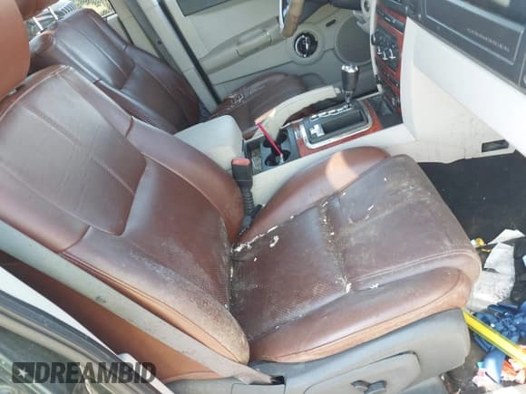 ✅ 2006 Jeep Commander Limited • VIN: 1J8HG58266C170185 • Lot: 42549553. Listed on IAAI with 143,574 mi. Free auction sales archive from the USA and detailed vehicle history report at DreamBid. Image 12.