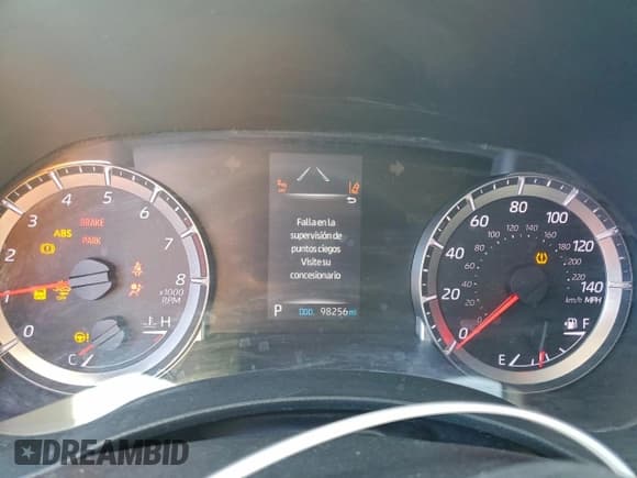 ✅ 2022 Toyota Highlander LE • VIN: 5TDZZRAH2NS108081 • Lot: 94921375. Listed on Copart with 98,256 mi. Free auction sales archive from the USA and detailed vehicle history report at DreamBid. Image 9.