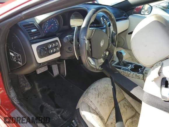 ✅ 2013 Maserati GranTurismo Sport • VIN: ZAM45VMA7D0073435 • Lot: 74539344. Wystawiony na Copart z przebiegiem Nie podano. Bezpłatny archiwum sprzedaży aukcyjnych z USA i szczegółowy raport historii pojazdu na DreamBid. Zdjęcie 8.