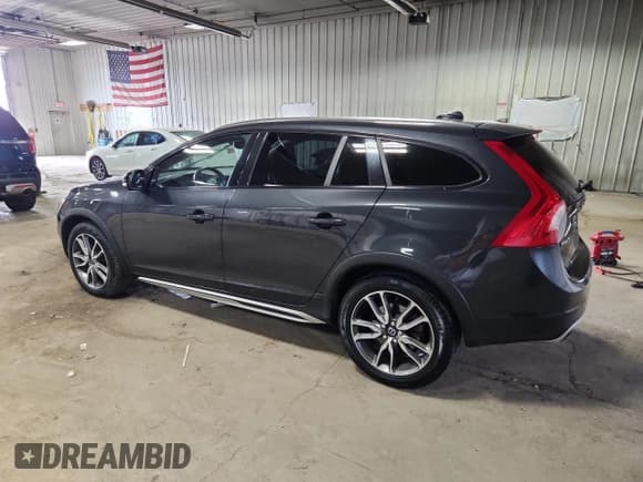 ✅ 2015 Volvo V60 T5 • VIN: YV4612HK5F1001993 • Лот: 82765185. Опубликован ранее на Copart с пробегом 116 564 миль. Бесплатный доступ к архиву аукционных продаж из США и подробный отчёт об истории автомобиля на DreamBid. Изображение 2.