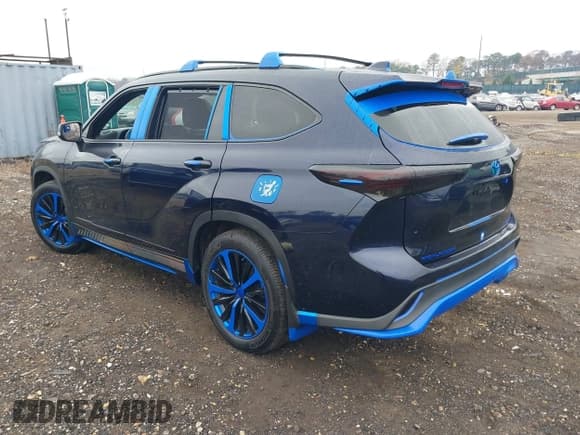 ✅ 2022 Toyota Highlander XSE • VIN: 5TDLZRBH3NS187846 • Lot: 43756162. Listed on IAAI with 21,085 mi. Free auction sales archive from the USA and detailed vehicle history report at DreamBid. Image 3.