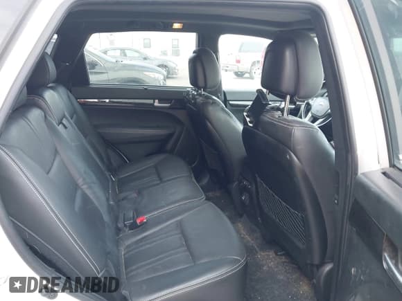 ✅ 2014 Kia Sorento SX Limited • VIN: 5XYKWDA73EG466968 • Lot: 43899926. Listed on IAAI with 207,181 mi. Free auction sales archive from the USA and detailed vehicle history report at DreamBid. Image 8.