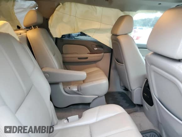 ✅ 2008 Chevrolet Suburban LTZ • VIN: 3GNFC16068G196071 • Лот: 90414695. Опубликован ранее на Copart с пробегом 168 373 миль. Бесплатный доступ к архиву аукционных продаж из США и подробный отчёт об истории автомобиля на DreamBid. Изображение 10.