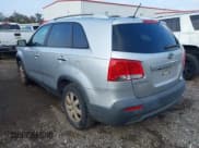 ✅ 2011 Kia Sorento LX • VIN: 5XYKT3A13BG066631 • Lot: 43775015. Wystawiony na IAAI z przebiegiem 160 236 mil. Bezpłatny archiwum sprzedaży aukcyjnych z USA i szczegółowy raport historii pojazdu na DreamBid. Zdjęcie 3.