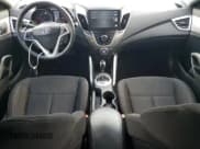 ✅ 2013 Hyundai Veloster w/Black Int • VIN: KMHTC6AD5DU128883 • Lot: 90024835. Wystawiony na Copart z przebiegiem 75 795 mil. Bezpłatny archiwum sprzedaży aukcyjnych z USA i szczegółowy raport historii pojazdu na DreamBid. Zdjęcie 8.