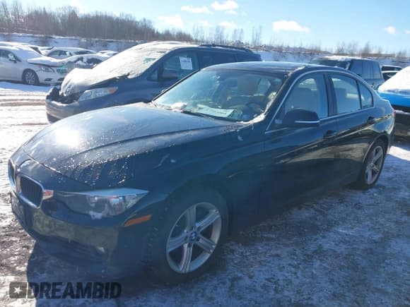 ✅ 2015 BMW 3 Series 328i xDrive • VIN: WBA3B5G56FNS14036 • Lot: 43923064. Wystawiony na IAAI z przebiegiem 153 059 mil. Bezpłatny archiwum sprzedaży aukcyjnych z USA i szczegółowy raport historii pojazdu na DreamBid. Zdjęcie 2.