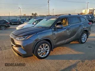 ✅ 2024 Toyota Highlander XLE • VIN: 5TDKDRAH0RS548452 • Lot: 96987105. Listed on Copart with 11,213 mi. Free auction sales archive from the USA and detailed vehicle history report at DreamBid. Image 1.