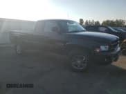 ✅ 2000 Dodge 2500 • VIN: 1B7KF2363YJ135563 • Lot: 81561185. Wystawiony na Copart z przebiegiem 248 411 mil. Bezpłatny archiwum sprzedaży aukcyjnych z USA i szczegółowy raport historii pojazdu na DreamBid. Zdjęcie 4.