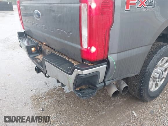 ✅ 2024 Ford F-250 XL • VIN: 1FT7W2BT2REE01002 • Lot: 43105733. Wystawiony na IAAI z przebiegiem 62 496 mil. Bezpłatny archiwum sprzedaży aukcyjnych z USA i szczegółowy raport historii pojazdu na DreamBid. Zdjęcie 18.