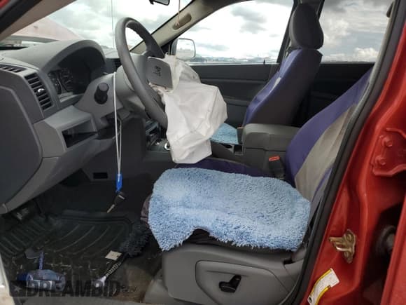 ✅ 2006 Jeep Grand Cherokee Laredo • VIN: 1J4GR48K96C184020 • Lot: 85126545. Wystawiony na Copart z przebiegiem 115 097 mil. Bezpłatny archiwum sprzedaży aukcyjnych z USA i szczegółowy raport historii pojazdu na DreamBid. Zdjęcie 7.