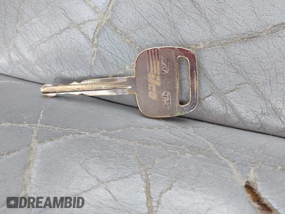 ✅ 1996 Toyota Camry DX • VIN: 4T1CG12KXTU740256 • Lot: 41754495. Listed on IAAI with 272,638 mi. Free auction sales archive from the USA and detailed vehicle history report at DreamBid. Image 11.