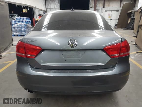 ✅ 2015 Volkswagen Passat S • VIN: 1VWAT7A30FC062452 • Лот: 43369050. Опубликован ранее на IAAI с пробегом 112 534 миль. Бесплатный доступ к архиву аукционных продаж из США и подробный отчёт об истории автомобиля на DreamBid. Изображение 16.