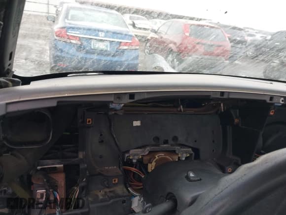 ✅ 2005 Chevrolet Silverado 1500 Work Truck • VIN: 1GCEC14X95Z330927 • Лот: 41565885. Опубликован ранее на IAAI с пробегом Не указан. Бесплатный доступ к архиву аукционных продаж из США и подробный отчёт об истории автомобиля на DreamBid. Изображение 15.