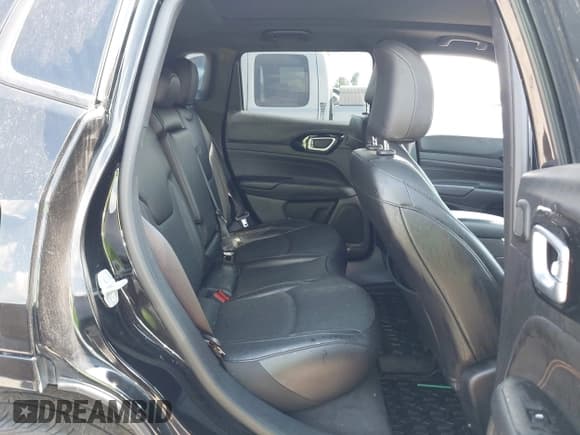 ✅ 2023 Jeep Compass (RED) Edition • VIN: 3C4NJDCN0PT517779 • Lot: 43219286. Wystawiony na IAAI z przebiegiem 17 291 mil. Bezpłatny archiwum sprzedaży aukcyjnych z USA i szczegółowy raport historii pojazdu na DreamBid. Zdjęcie 8.