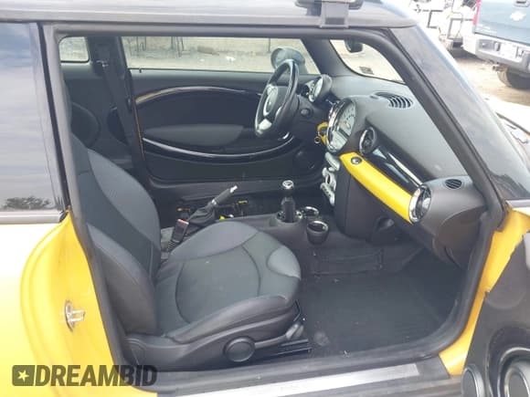 ✅ 2009 MINI Hardtop S • VIN: WMWMF73579TT95190 • Лот: 42947390. Опубликован ранее на IAAI с пробегом 113 217 миль. Бесплатный доступ к архиву аукционных продаж из США и подробный отчёт об истории автомобиля на DreamBid. Изображение 5.