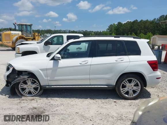 ✅ 2014 Mercedes-Benz GLK 350 • VIN: WDCGG8JB0EG290631 • Лот: 42172482. Опубликован ранее на IAAI с пробегом 88 985 миль. Бесплатный доступ к архиву аукционных продаж из США и подробный отчёт об истории автомобиля на DreamBid. Изображение 14.