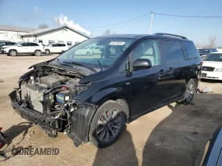 ✅ 2020 Toyota Sienna LE • VIN: 5TDJZ3DC1LS240014 • Lot: 44578935. Wystawiony na Copart z przebiegiem 136 892 mil. Bezpłatny archiwum sprzedaży aukcyjnych z USA i szczegółowy raport historii pojazdu na DreamBid. Zdjęcie 1.