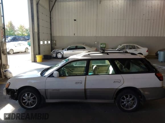 ✅ 2001 Subaru Legacy Outback Limited • VIN: 4S3BH686417601546 • Lot: 43460773. Listed on IAAI with 189,047 mi. Free auction sales archive from the USA and detailed vehicle history report at DreamBid. Image 14.