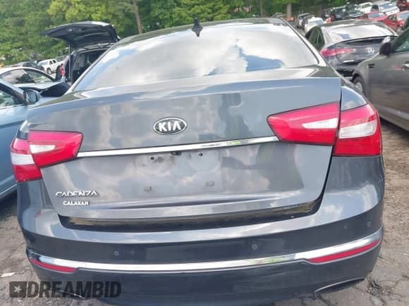 ✅ 2016 Kia Cadenza Premium • VIN: KNALN4D74G5218076 • Lot: 42123328. Wystawiony na IAAI z przebiegiem 184 792 mil. Bezpłatny archiwum sprzedaży aukcyjnych z USA i szczegółowy raport historii pojazdu na DreamBid. Zdjęcie 16.