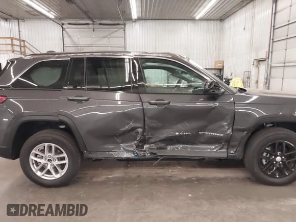 ✅ 2025 Jeep Grand Cherokee Altitude X • VIN: 1C4RJHAG5SC278876 • Лот: 42261321. Опубликован ранее на IAAI с пробегом 819 миль. Бесплатный доступ к архиву аукционных продаж из США и подробный отчёт об истории автомобиля на DreamBid. Изображение 14.