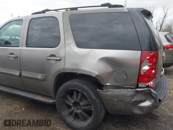 ✅ 2007 GMC Yukon SLT • VIN: 1GKFK13077R223457 • Lot: 43755761. Wystawiony na IAAI z przebiegiem Nie podano. Bezpłatny archiwum sprzedaży aukcyjnych z USA i szczegółowy raport historii pojazdu na DreamBid. Zdjęcie 6.