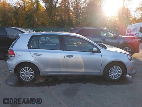 ✅ 2013 Volkswagen Golf • VIN: WVWDB7AJ9DW083345 • Lot: 43640752. Wystawiony na IAAI z przebiegiem 119 876 mil. Bezpłatny archiwum sprzedaży aukcyjnych z USA i szczegółowy raport historii pojazdu na DreamBid. Zdjęcie 13.