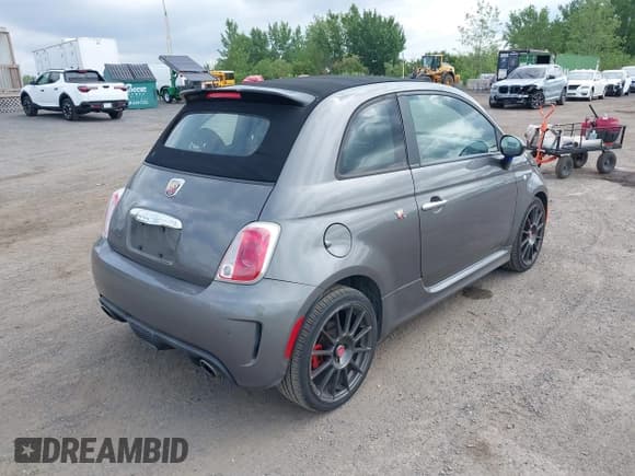 ✅ 2013 FIAT 500 Abarth • VIN: 3C3CFFJH3DT674482 • Lot: 42675081. Wystawiony na IAAI z przebiegiem 93 236 mil. Bezpłatny archiwum sprzedaży aukcyjnych z USA i szczegółowy raport historii pojazdu na DreamBid. Zdjęcie 4.