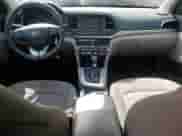 2020 Hyundai Elantra SE z VIN KMHD74LF4LU949239, wystawiony jako Copart lot #55599705 z przebiegiem 88 744 mil mil oraz Czysty tytuł • Clean title. Historia ofert i sprzedaży dostępna na DreamBid. Obrazek 8.