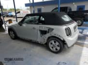 ✅ 2017 MINI Convertible Cooper • VIN: WMWWG5C5XH3C20217 • Лот: 68411985. Опубликован ранее на Copart с пробегом 45 873 миль. Бесплатный доступ к архиву аукционных продаж из США и подробный отчёт об истории автомобиля на DreamBid. Изображение 2.